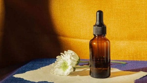 Hair Oil vs. Hair Serum: Choosing the Right Treatment for Your Hair Type