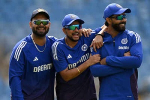 Gavaskar Urges India to Unleash Kuldeep Yadav in Second Test Against England; Questions Thakur's Impact