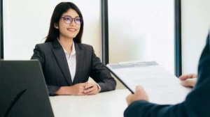 7 Interview Habits That Will Help You Stand Out (Without Sounding Rehearsed)