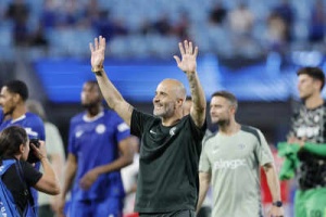 Chelsea-Benfica Clash Halted by Lightning; Maresca Slams US Club World Cup Hosting
OR
Lightning Strikes, Game Delayed: Chelsea Coach Questions US Viability as Club World Cup Host