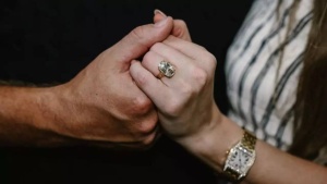 Taylor Swift, Travis Kelce Engagement: A Mansion Fit for a Power Couple? Analyzing Their Real Estate Empires